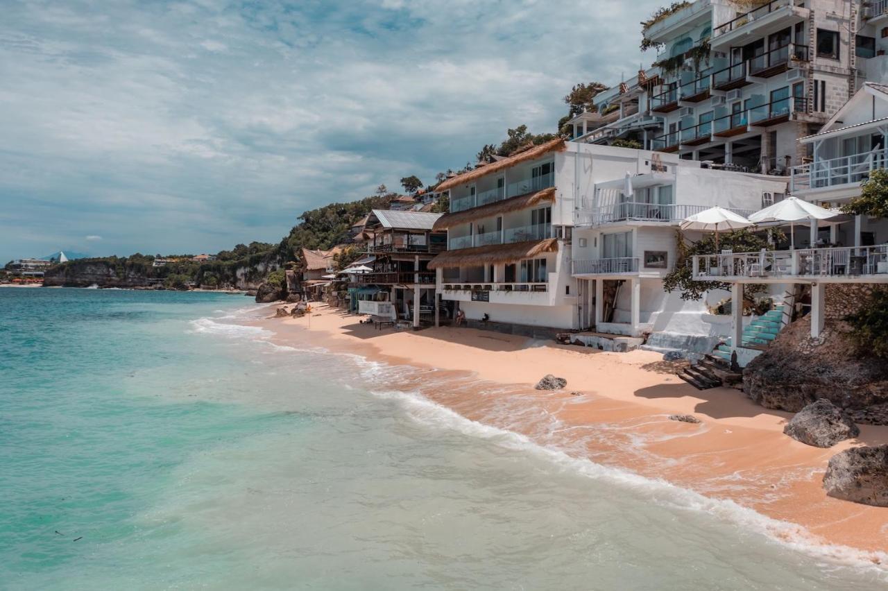 Legends Beachfront Resort Улувату Екстер'єр фото