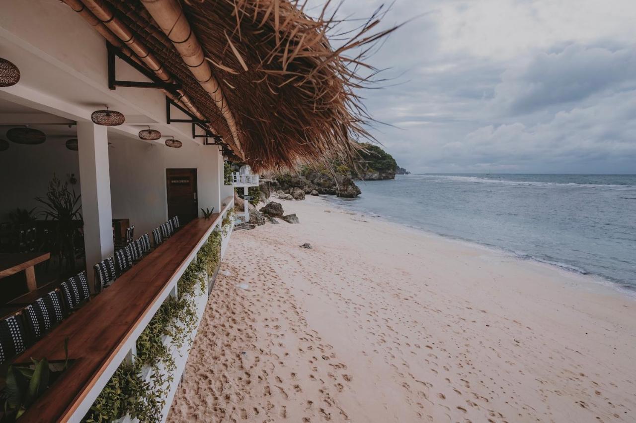 Legends Beachfront Resort Улувату Екстер'єр фото