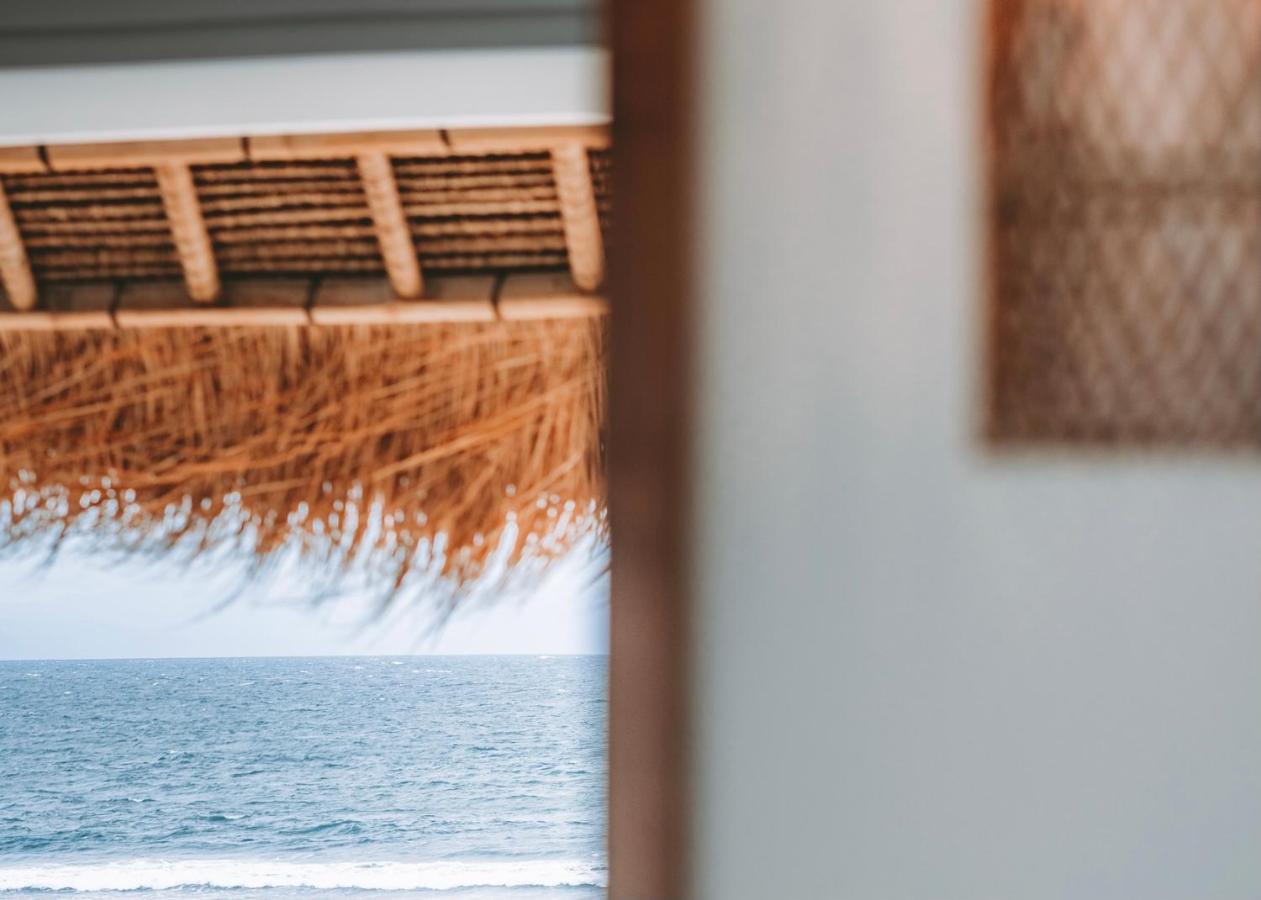 Legends Beachfront Resort Улувату Екстер'єр фото