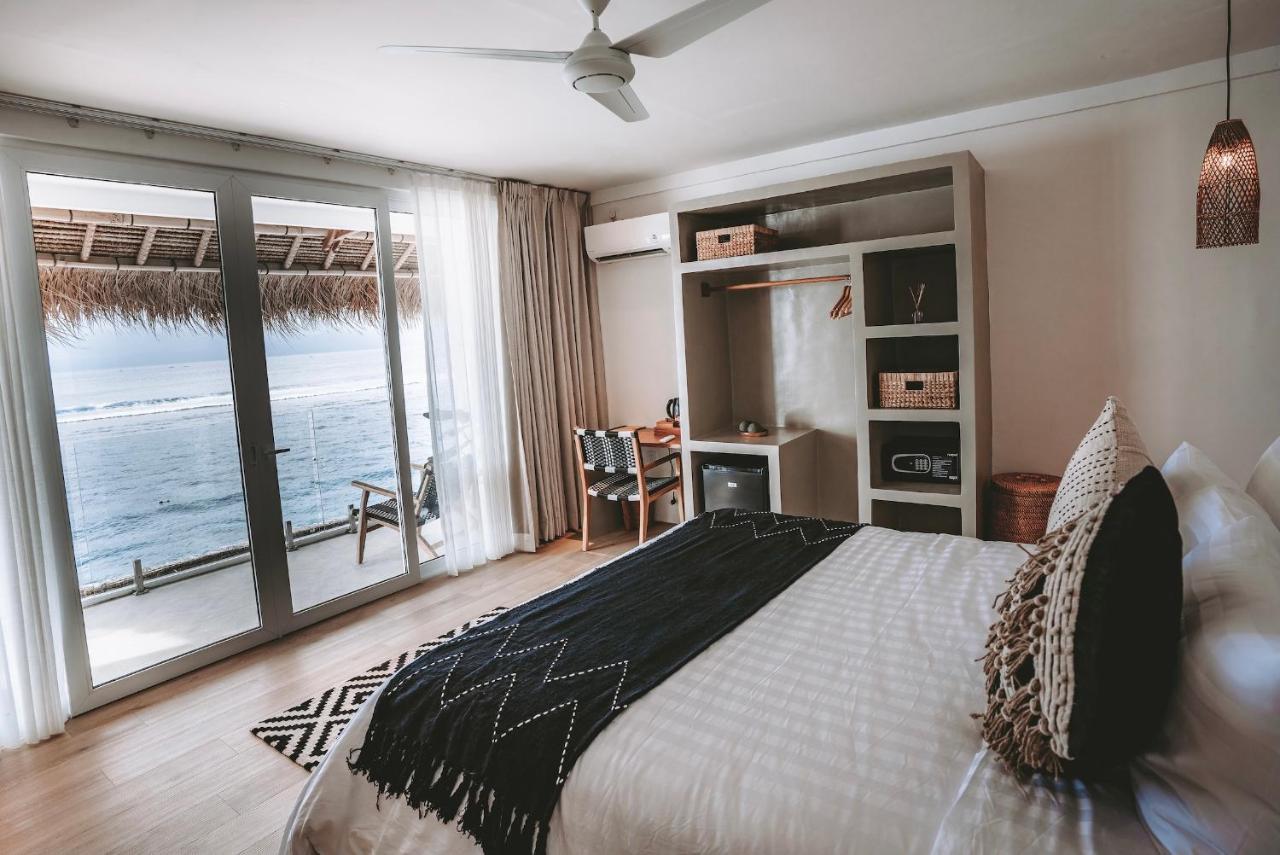 Legends Beachfront Resort Улувату Екстер'єр фото