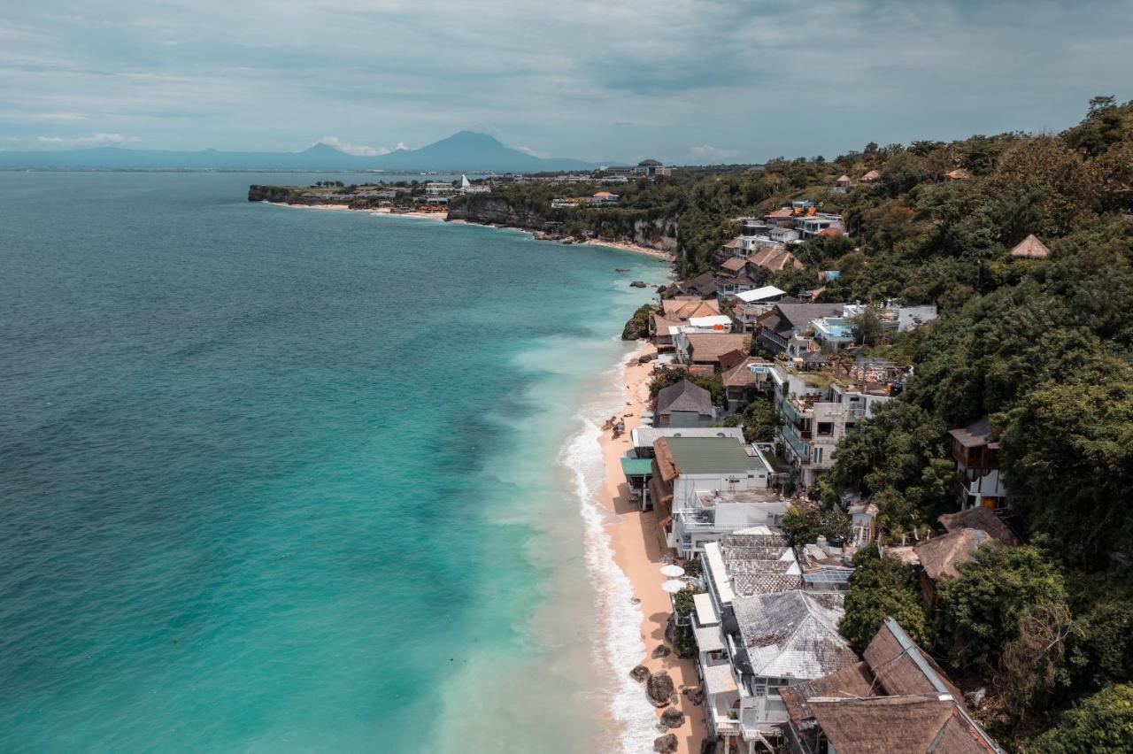 Legends Beachfront Resort Улувату Екстер'єр фото
