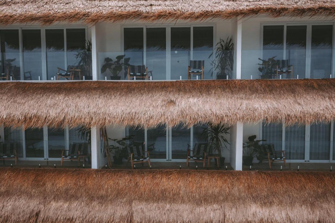 Legends Beachfront Resort Улувату Екстер'єр фото