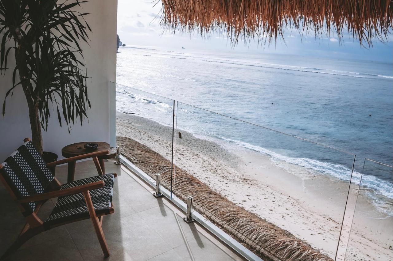 Legends Beachfront Resort Улувату Екстер'єр фото
