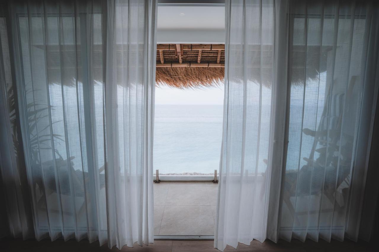 Legends Beachfront Resort Улувату Екстер'єр фото
