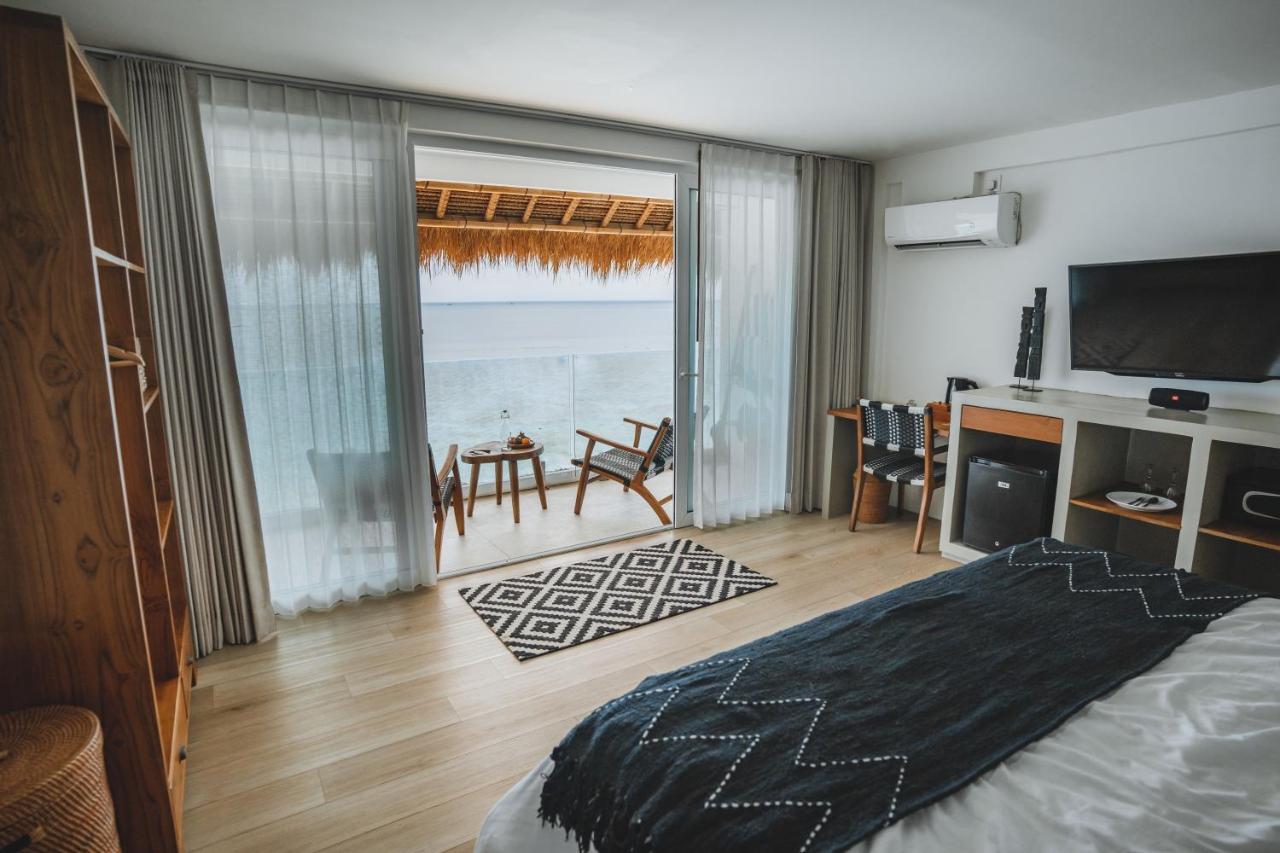 Legends Beachfront Resort Улувату Екстер'єр фото
