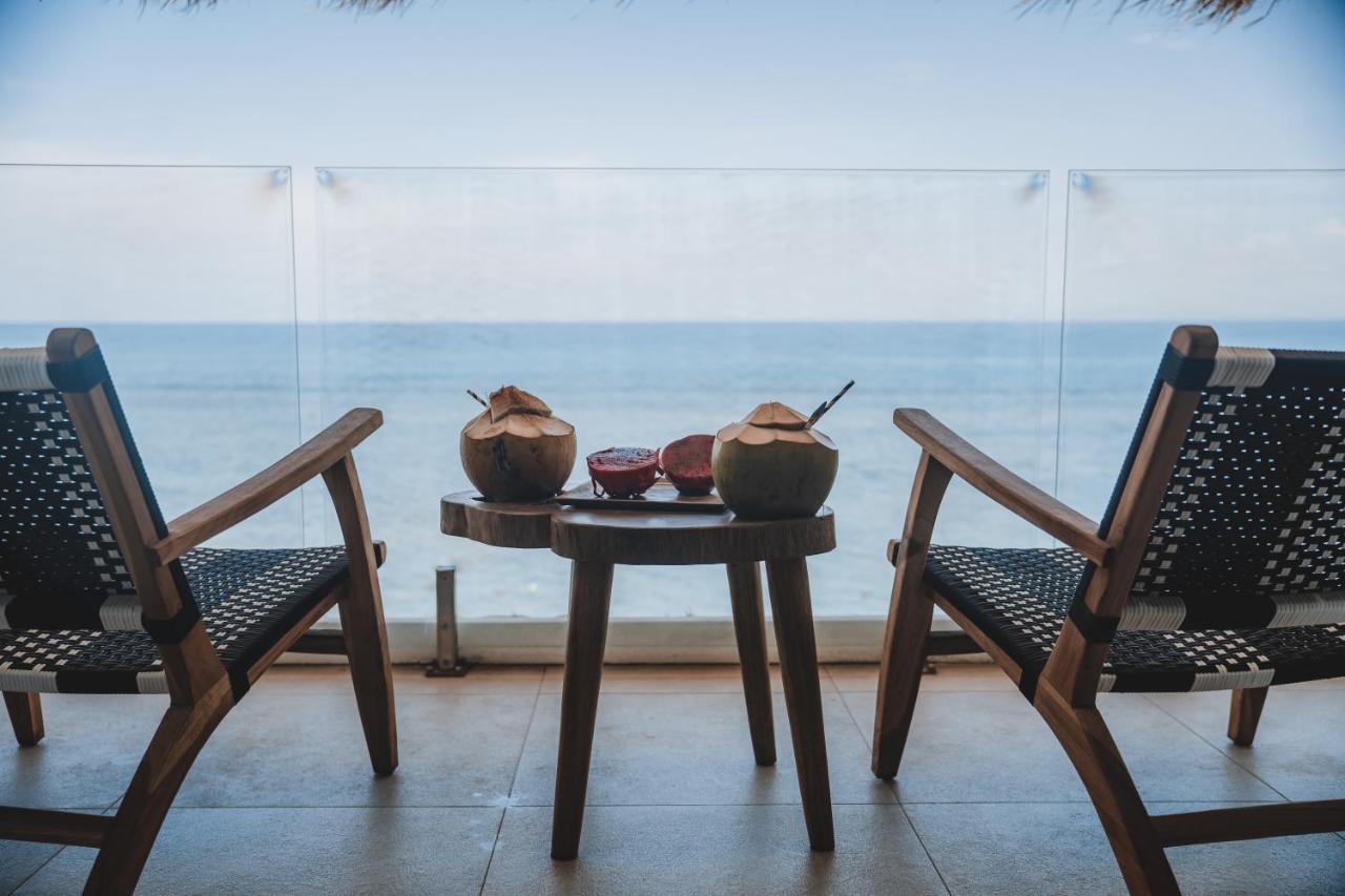 Legends Beachfront Resort Улувату Екстер'єр фото